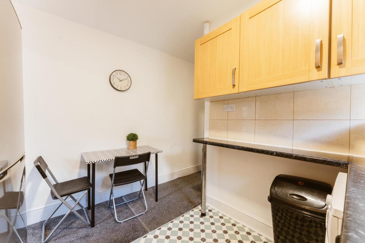 Mile End Double Rooms 86A Londra Exterior foto