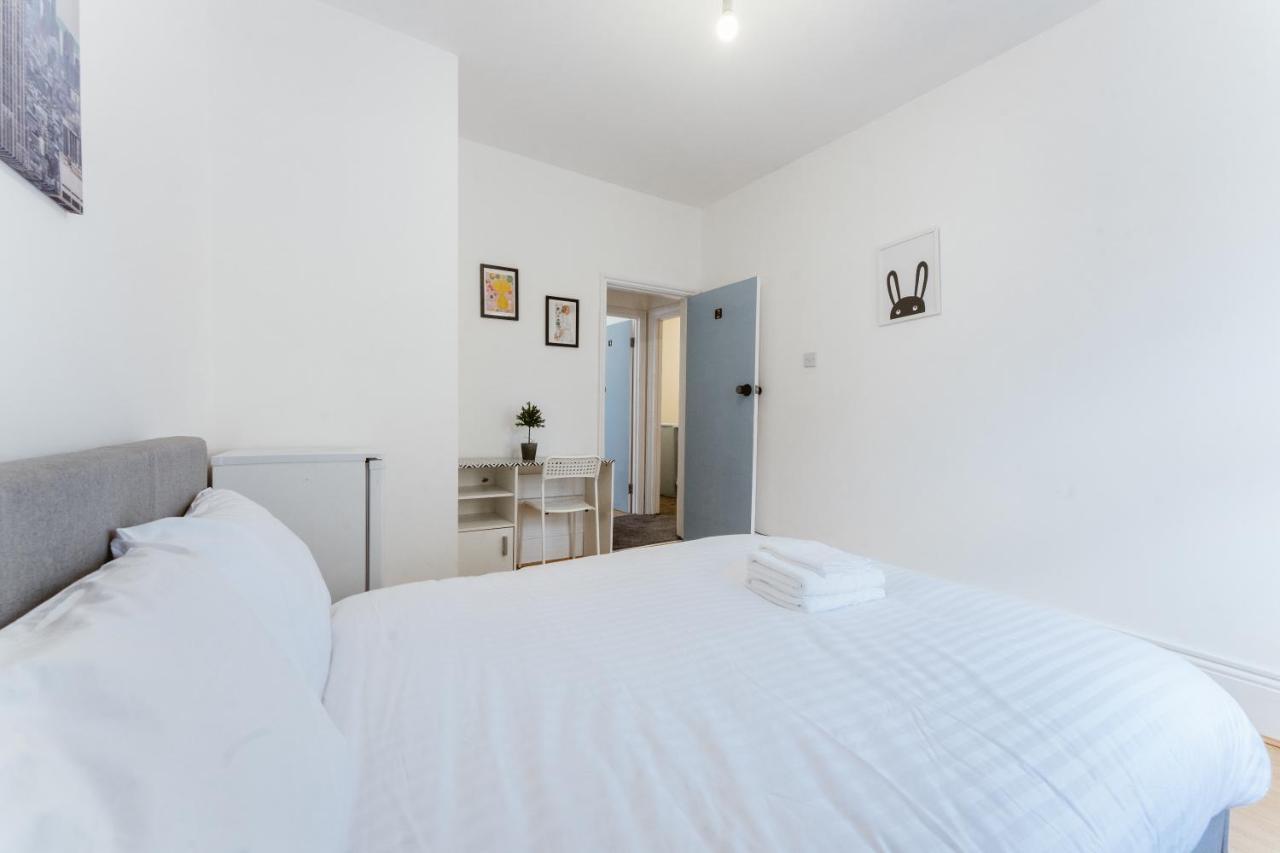 Mile End Double Rooms 86A Londra Exterior foto